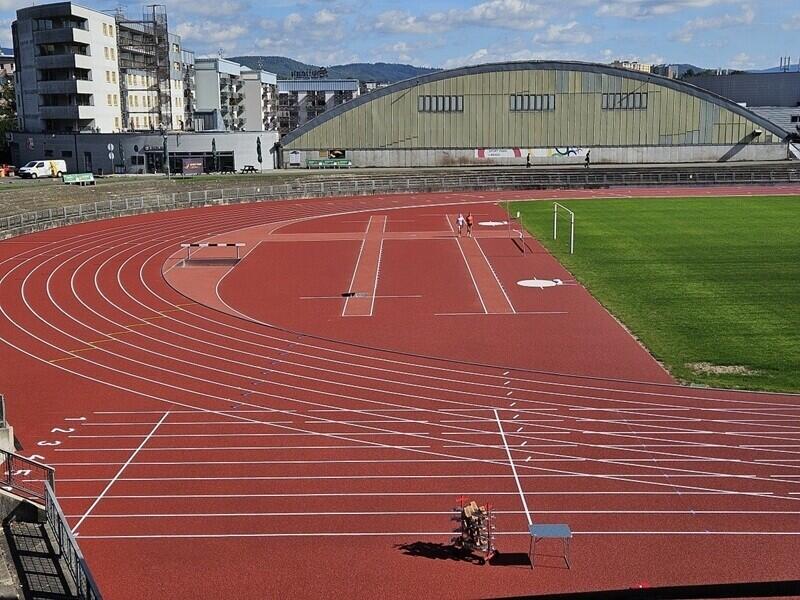 Z programu na velké projekty loni kraj podpořil kromě jiného rekonstrukci atletického oválu v libereckém Sport Parku. Foto z www.liberec.cz